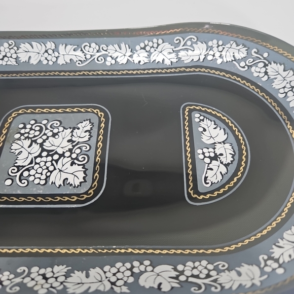 Vintage Smokey Black Glass Leaf Border Set of 2 Trays - Picture 6 of 10